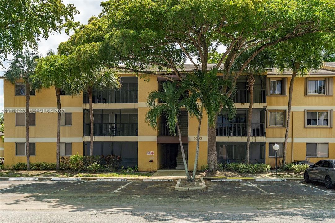 For Sale: $180,000 (2 beds, 1 baths, 1070 Square Feet)