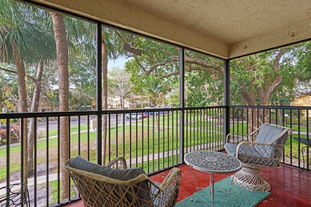 For Sale: $180,000 (2 beds, 1 baths, 1070 Square Feet)
