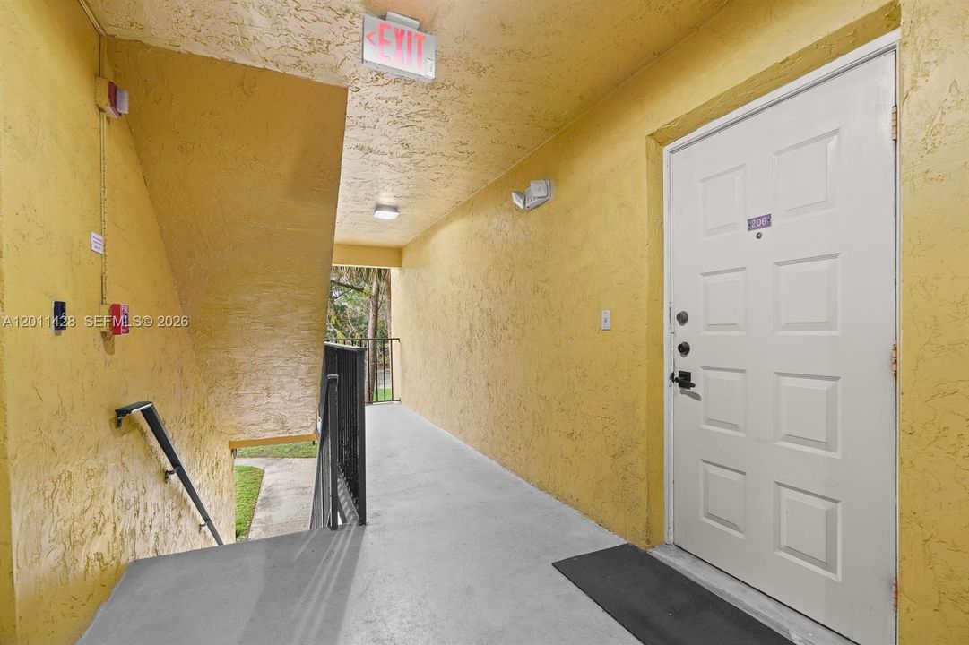 For Sale: $180,000 (2 beds, 1 baths, 1070 Square Feet)