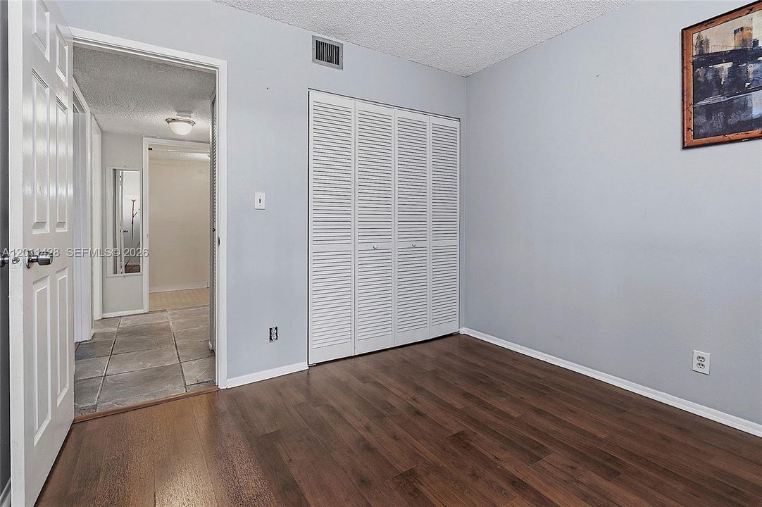 For Sale: $180,000 (2 beds, 1 baths, 1070 Square Feet)