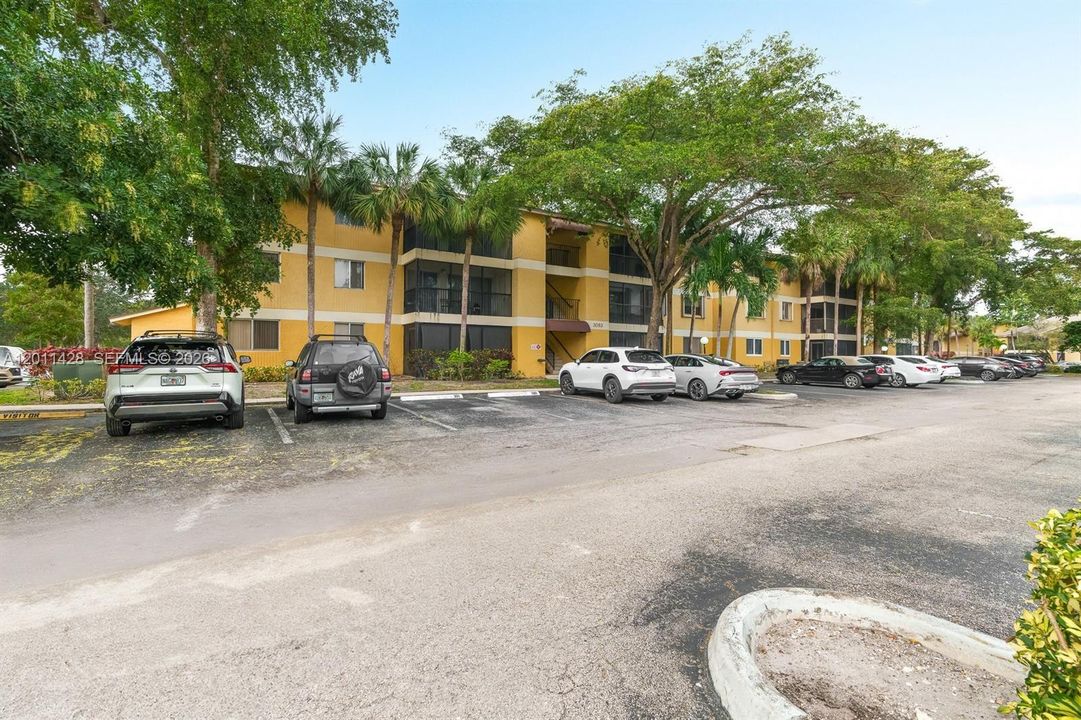 For Sale: $180,000 (2 beds, 1 baths, 1070 Square Feet)