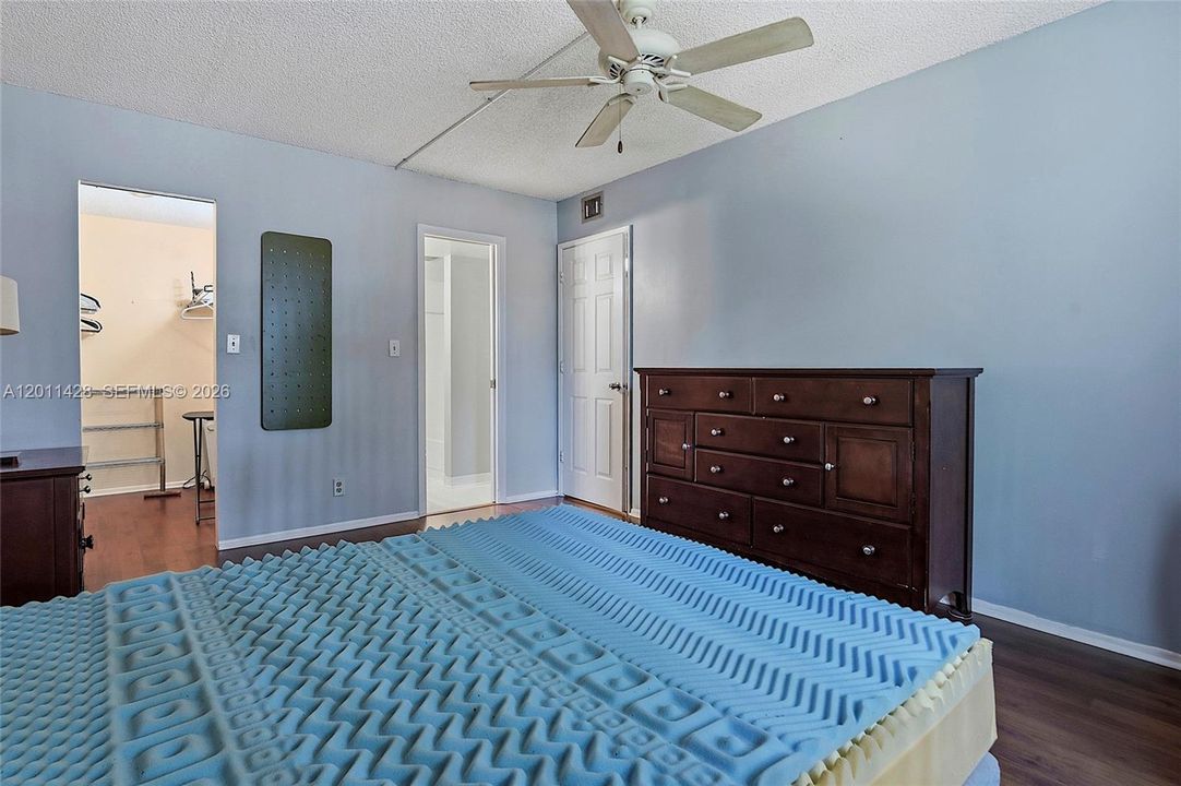For Sale: $180,000 (2 beds, 1 baths, 1070 Square Feet)