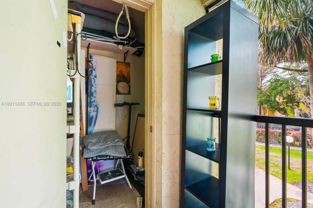 For Sale: $180,000 (2 beds, 1 baths, 1070 Square Feet)