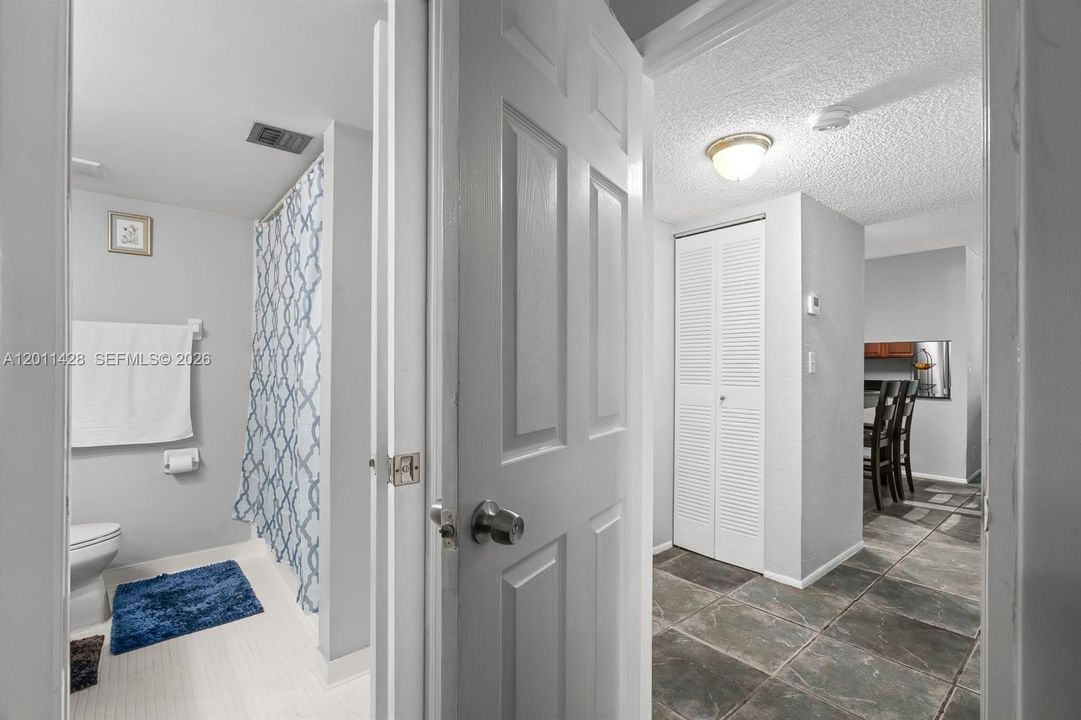 For Sale: $180,000 (2 beds, 1 baths, 1070 Square Feet)