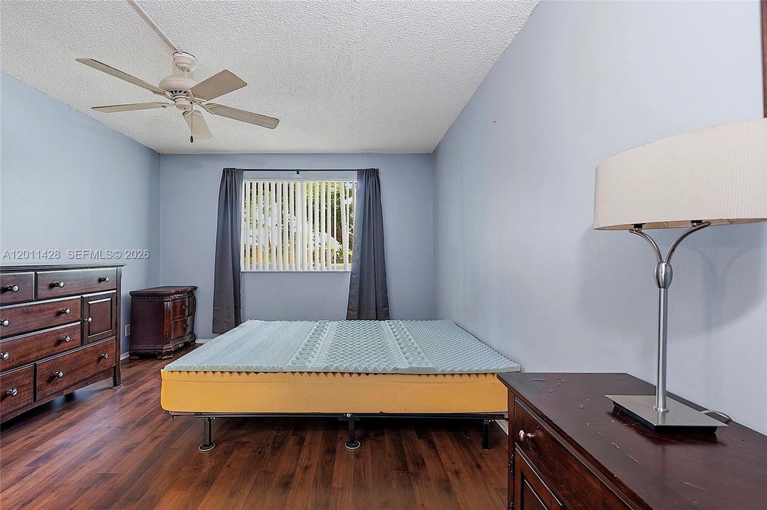 For Sale: $180,000 (2 beds, 1 baths, 1070 Square Feet)