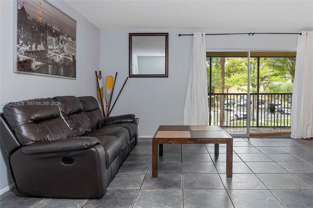 For Sale: $180,000 (2 beds, 1 baths, 1070 Square Feet)