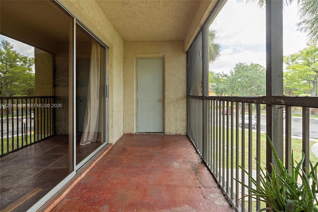 For Sale: $180,000 (2 beds, 1 baths, 1070 Square Feet)
