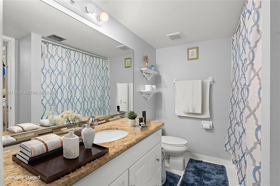 For Sale: $180,000 (2 beds, 1 baths, 1070 Square Feet)