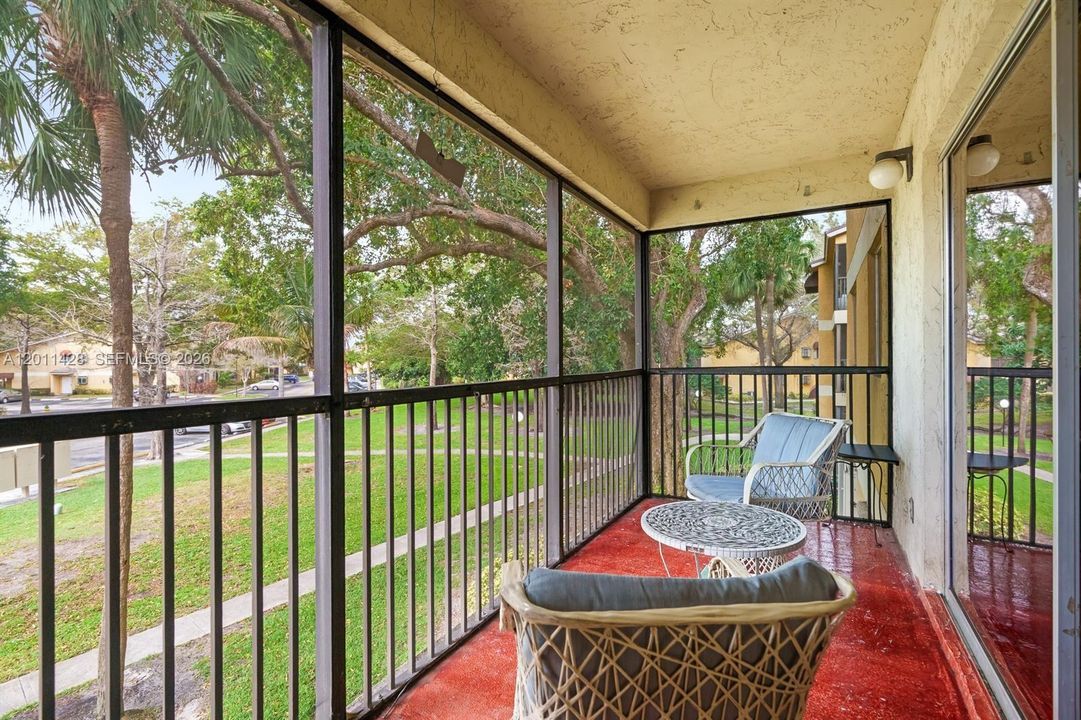 For Sale: $180,000 (2 beds, 1 baths, 1070 Square Feet)