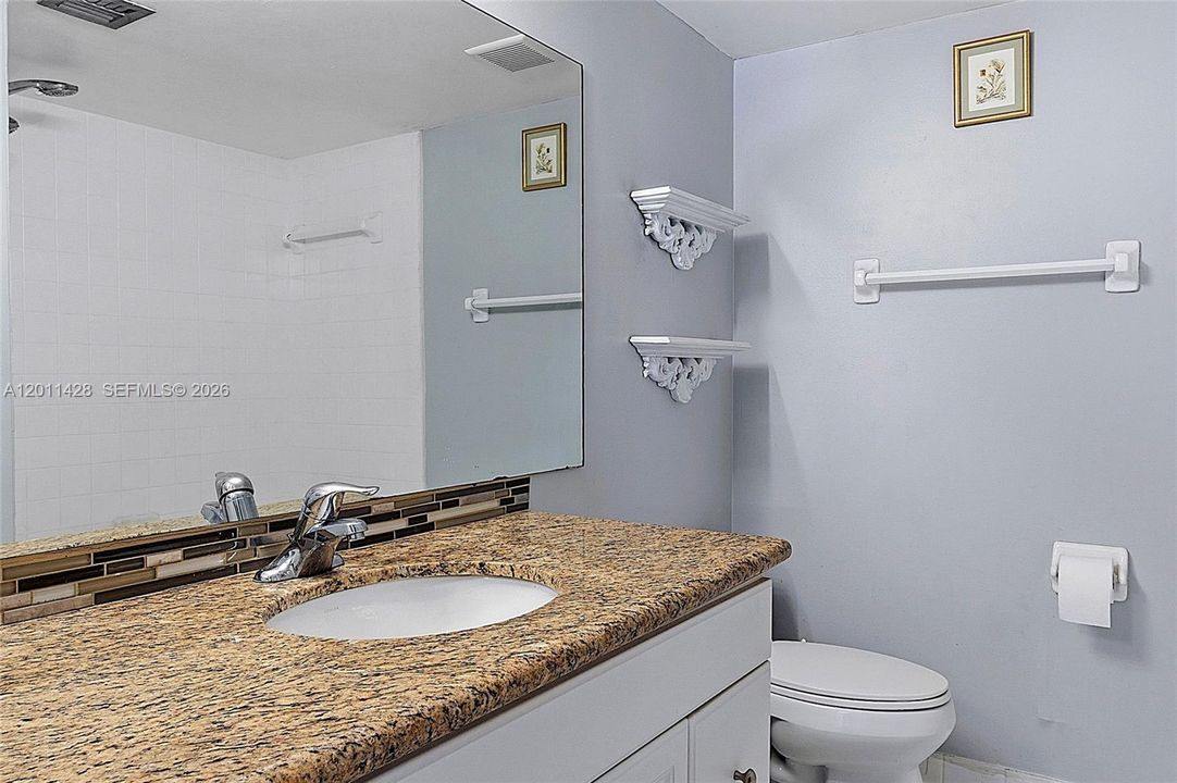 For Sale: $180,000 (2 beds, 1 baths, 1070 Square Feet)