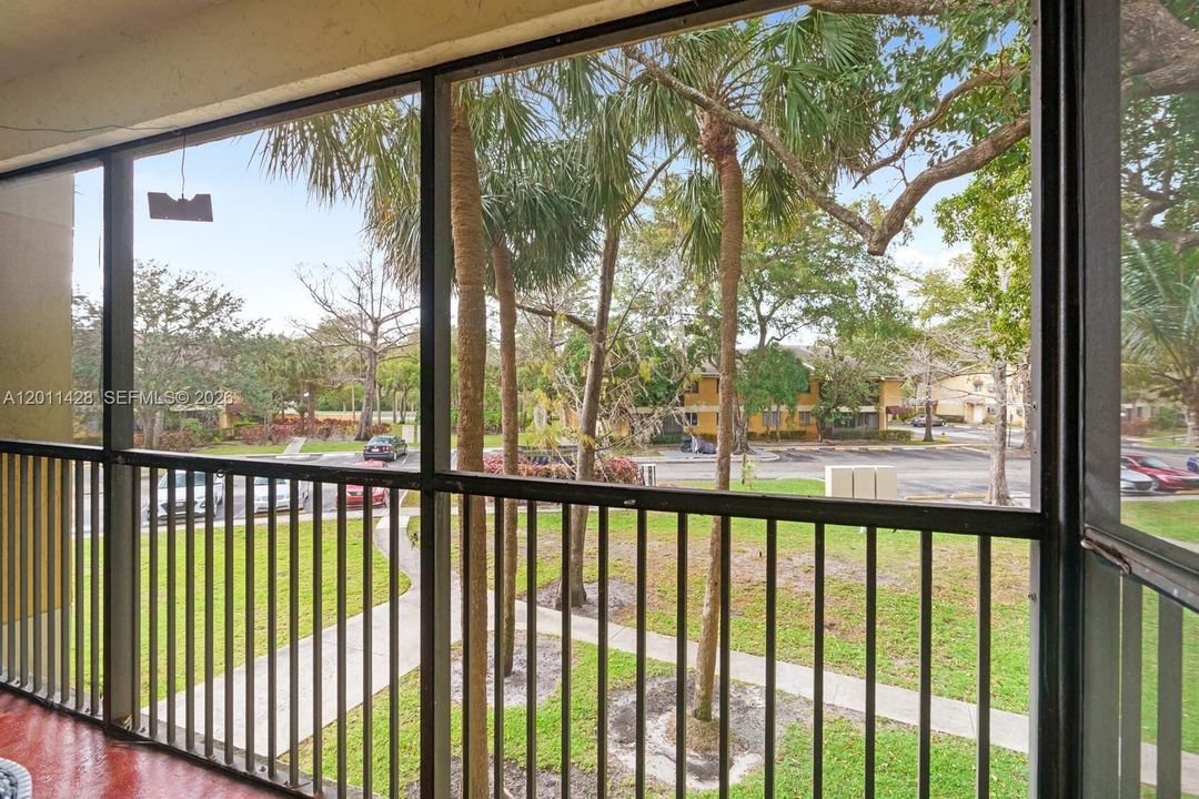 For Sale: $180,000 (2 beds, 1 baths, 1070 Square Feet)