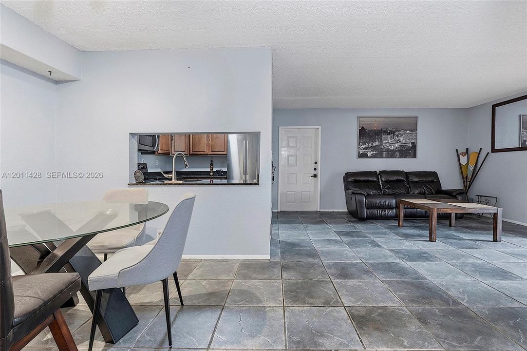 For Sale: $180,000 (2 beds, 1 baths, 1070 Square Feet)