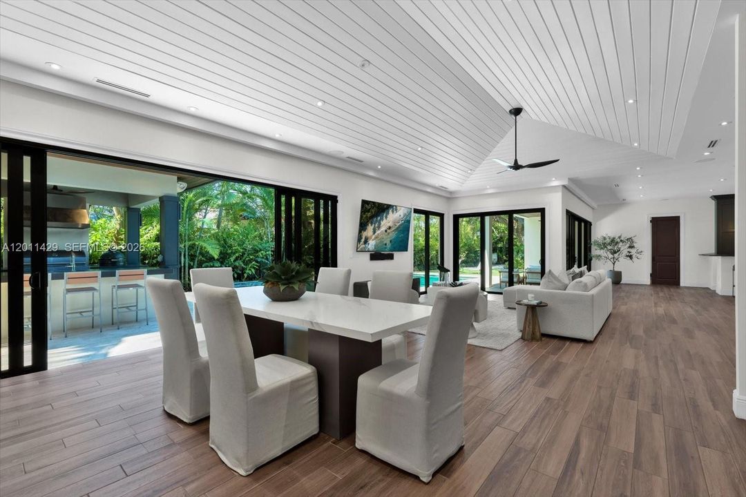 For Sale: $4,750,000 (7 beds, 6 baths, 6060 Square Feet)