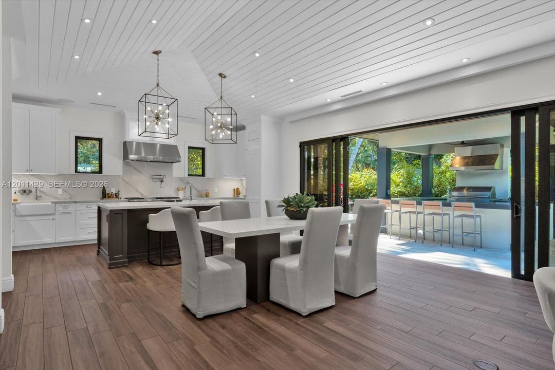 For Sale: $4,750,000 (7 beds, 6 baths, 6060 Square Feet)