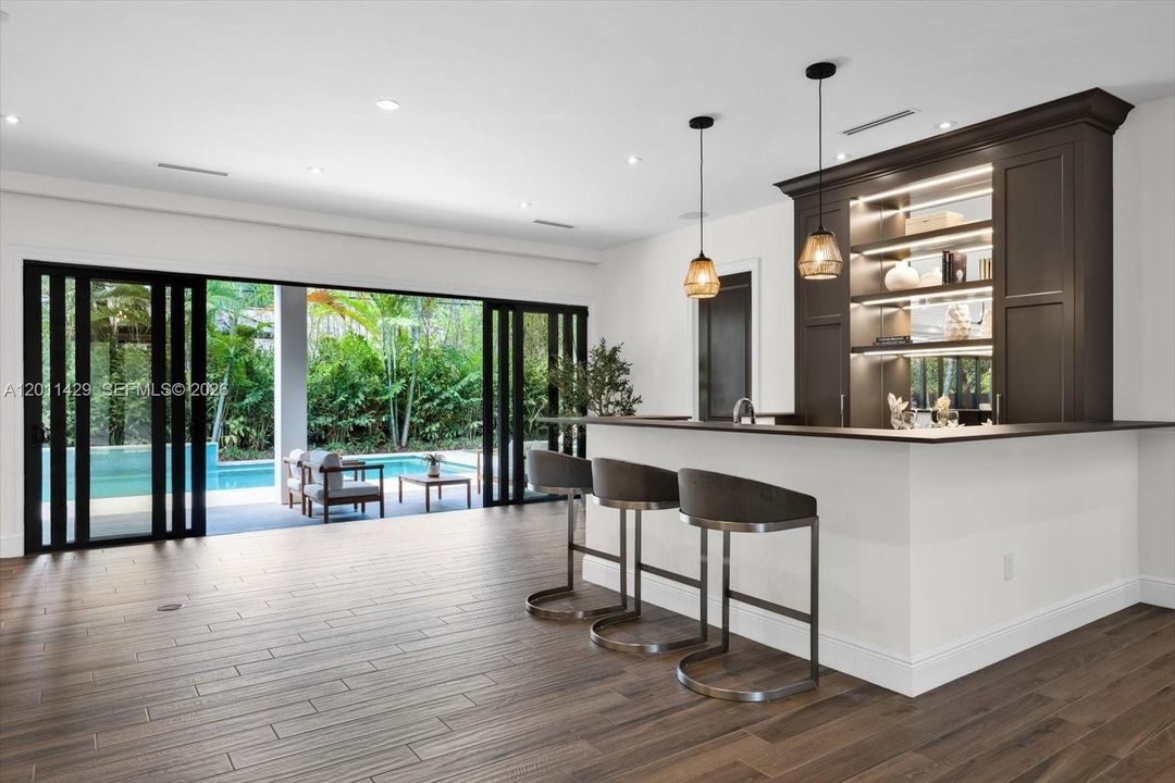 For Sale: $4,750,000 (7 beds, 6 baths, 6060 Square Feet)