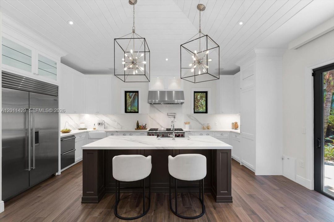 For Sale: $4,750,000 (7 beds, 6 baths, 6060 Square Feet)