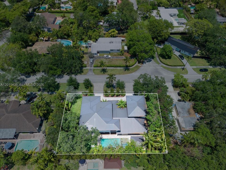 For Sale: $4,750,000 (7 beds, 6 baths, 6060 Square Feet)
