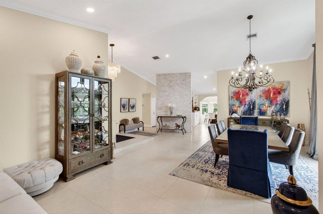 Beautiful Open Concept Entertaining