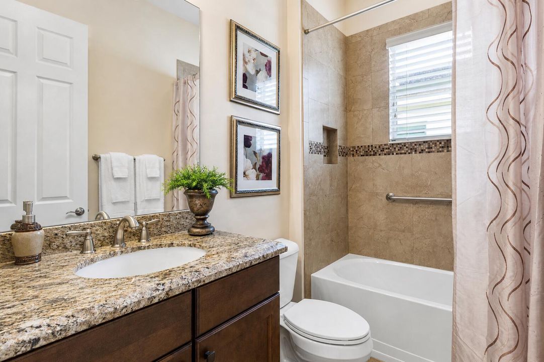 Guest Full Bathroom