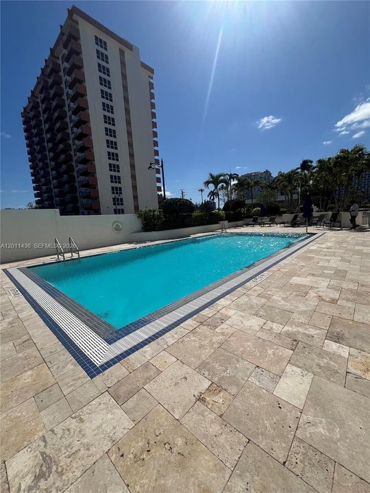 For Sale: $465,000 (2 beds, 2 baths, 1202 Square Feet)