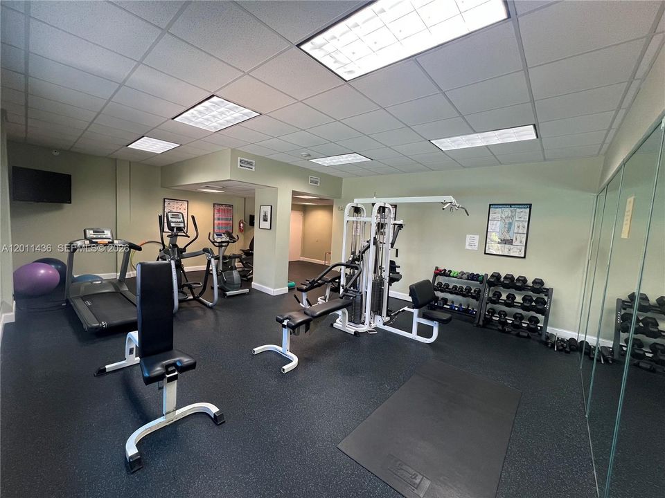 For Sale: $465,000 (2 beds, 2 baths, 1202 Square Feet)