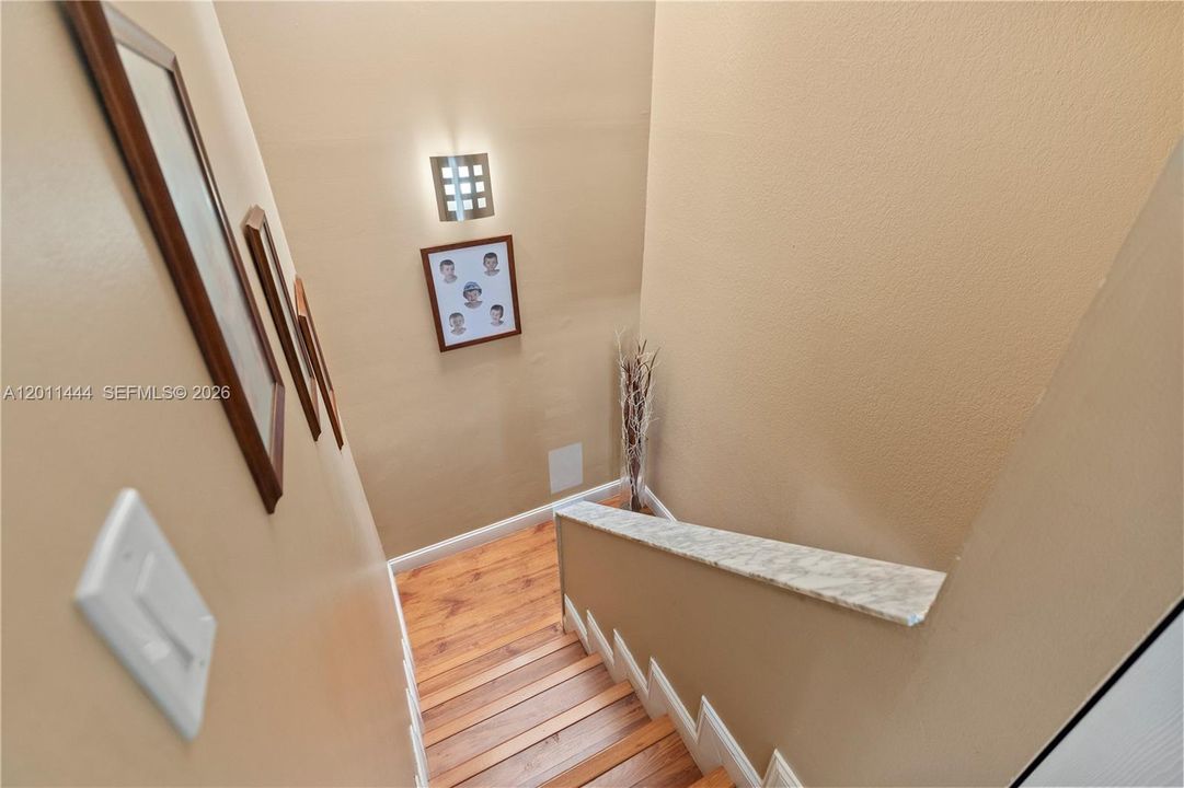 Active With Contract: $399,999 (3 beds, 3 baths, 1232 Square Feet)
