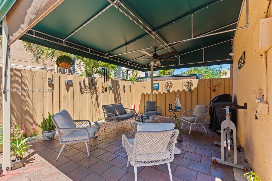 Active With Contract: $399,999 (3 beds, 3 baths, 1232 Square Feet)