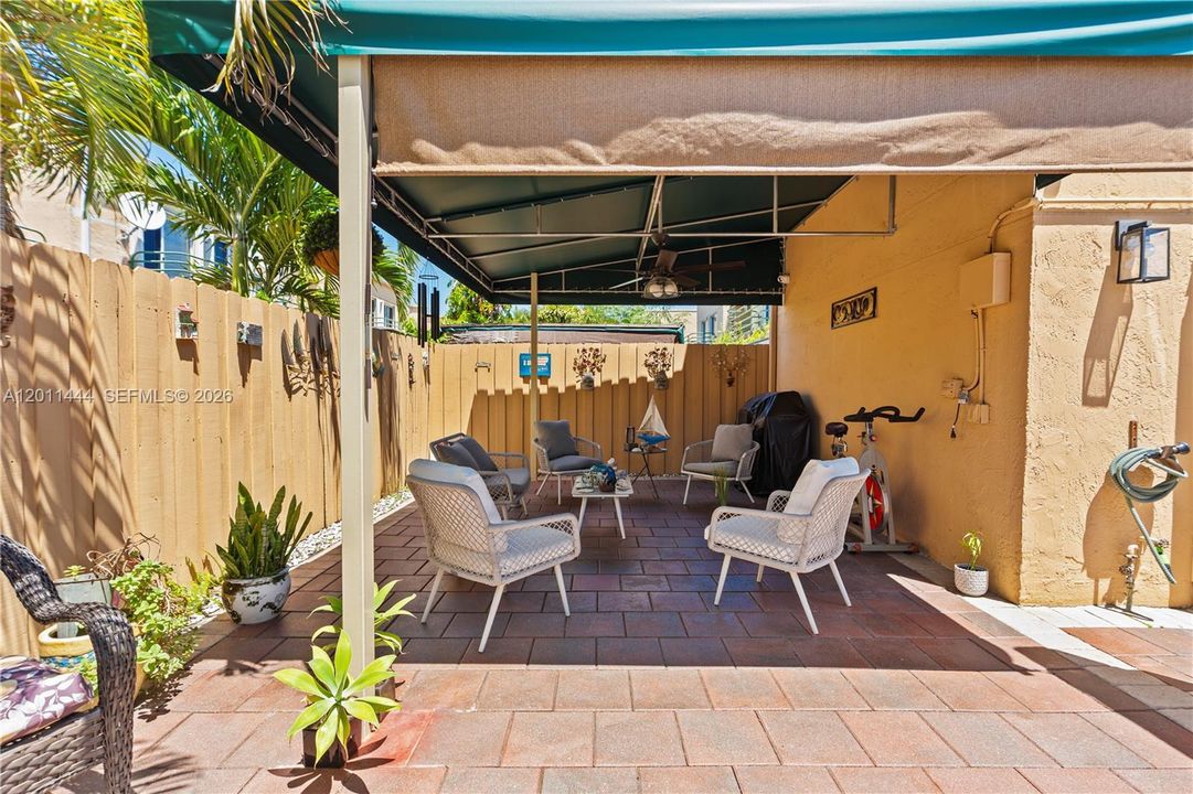 Active With Contract: $399,999 (3 beds, 3 baths, 1232 Square Feet)