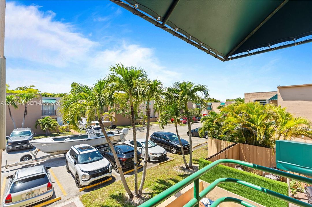 Active With Contract: $399,999 (3 beds, 3 baths, 1232 Square Feet)
