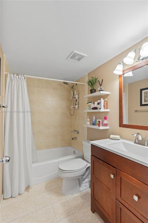 Active With Contract: $399,999 (3 beds, 3 baths, 1232 Square Feet)