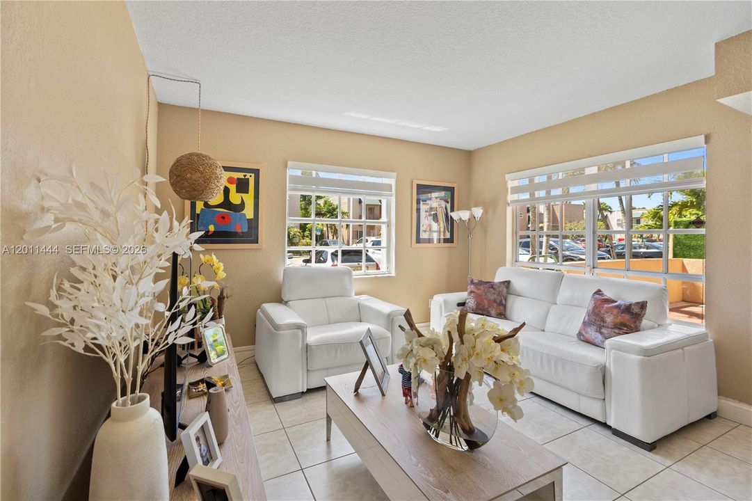 Active With Contract: $399,999 (3 beds, 3 baths, 1232 Square Feet)