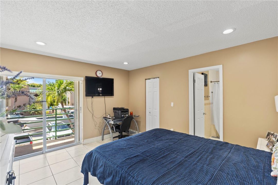 Active With Contract: $399,999 (3 beds, 3 baths, 1232 Square Feet)
