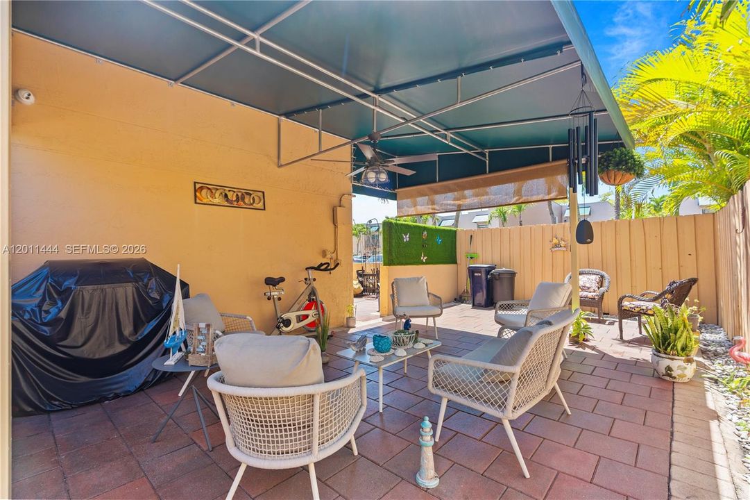 Active With Contract: $399,999 (3 beds, 3 baths, 1232 Square Feet)