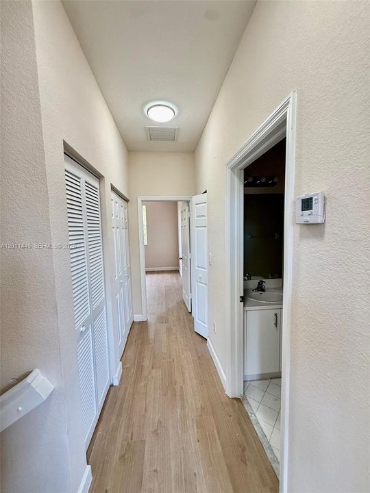 Activo con contrato: $2,750 (3 camas, 2 baños, 1416 Pies cuadrados)