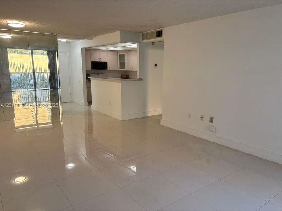 Recientemente alquilado: $2,250 (1 camas, 1 baños, 804 Pies cuadrados)