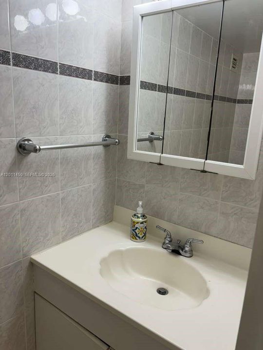 Recientemente alquilado: $2,250 (1 camas, 1 baños, 804 Pies cuadrados)