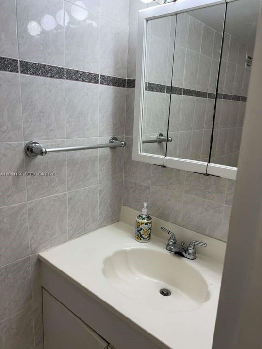 Recientemente alquilado: $2,250 (1 camas, 1 baños, 804 Pies cuadrados)