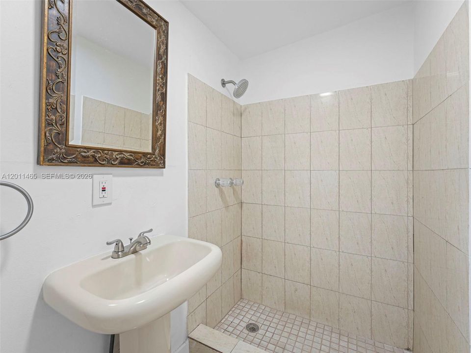 For Sale: $845,000 (5 beds, 3 baths, 2205 Square Feet)