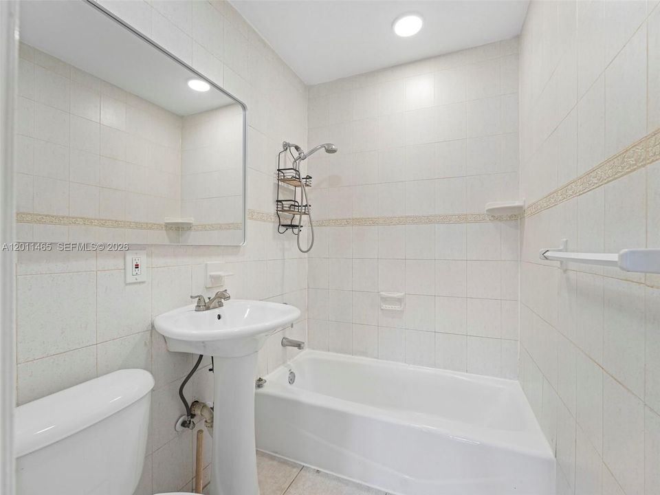 For Sale: $845,000 (5 beds, 3 baths, 2205 Square Feet)
