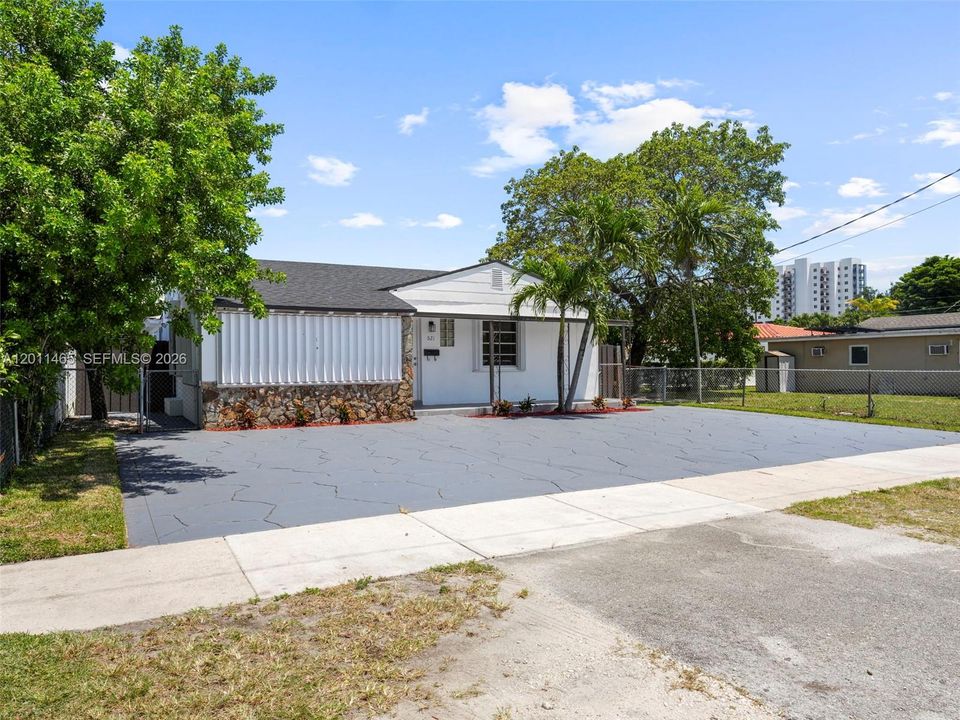 For Sale: $845,000 (5 beds, 3 baths, 2205 Square Feet)