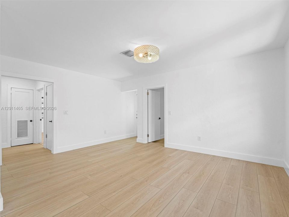 For Sale: $845,000 (5 beds, 3 baths, 2205 Square Feet)