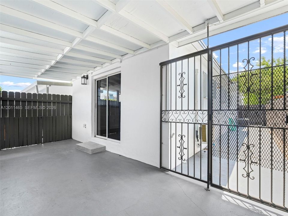 For Sale: $845,000 (5 beds, 3 baths, 2205 Square Feet)