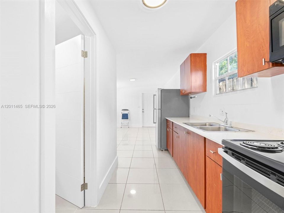 For Sale: $845,000 (5 beds, 3 baths, 2205 Square Feet)