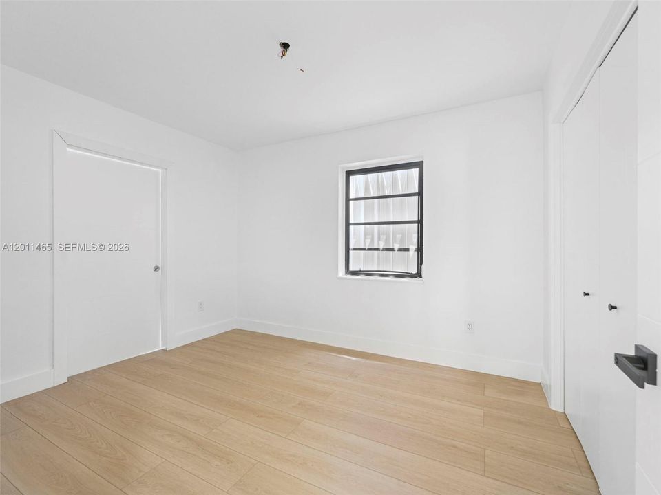 For Sale: $845,000 (5 beds, 3 baths, 2205 Square Feet)