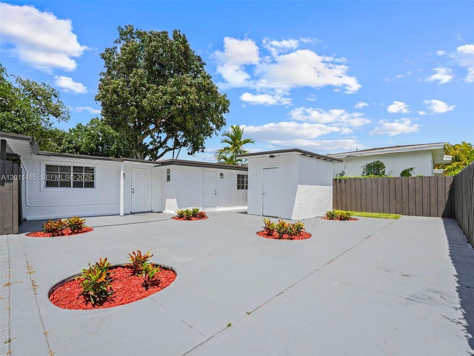 For Sale: $845,000 (5 beds, 3 baths, 2205 Square Feet)