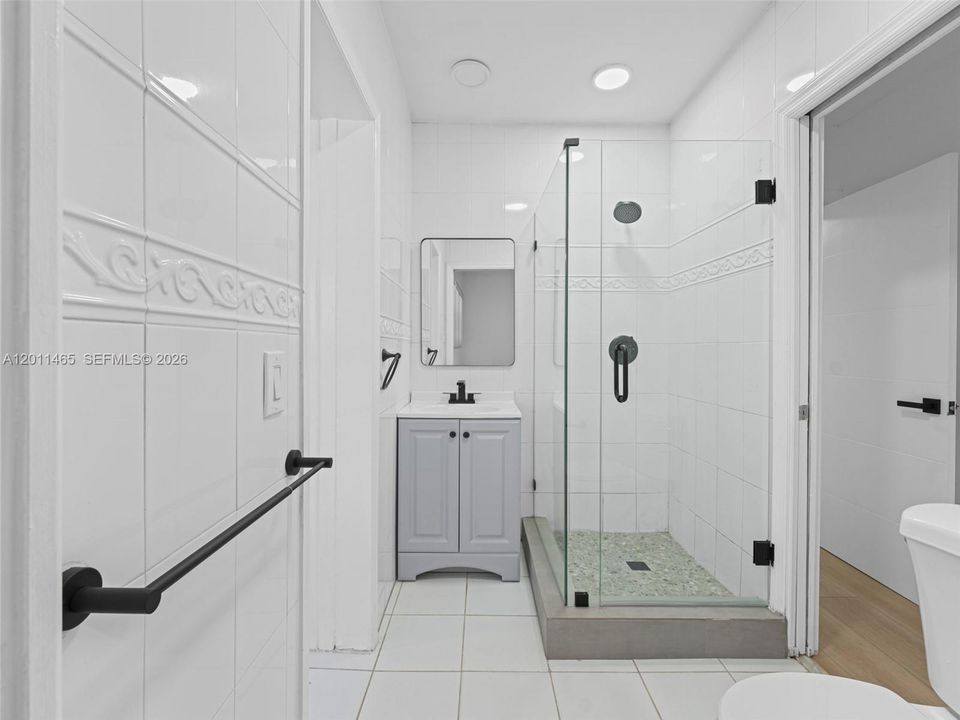 For Sale: $845,000 (5 beds, 3 baths, 2205 Square Feet)