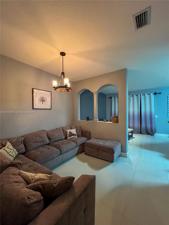 En Venta: $349,900 (3 camas, 2 baños, 1592 Pies cuadrados)
