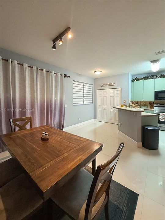 En Venta: $349,900 (3 camas, 2 baños, 1592 Pies cuadrados)