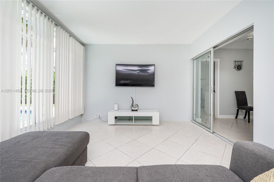 Recently Rented: $5,000 (3 beds, 2 baths, 1809 Square Feet)
