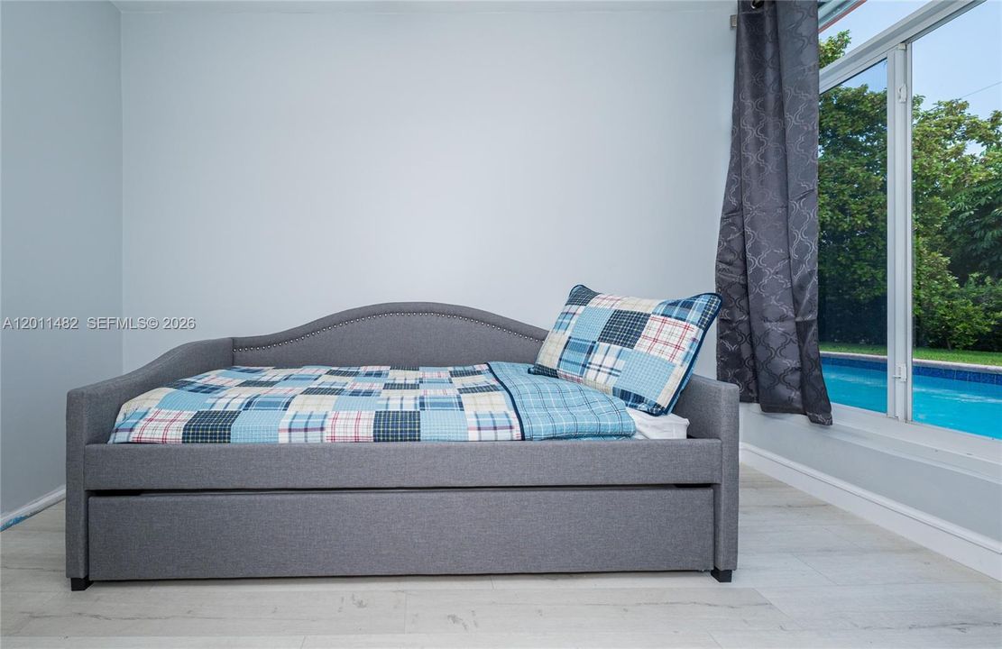 DEN/W DAYBED